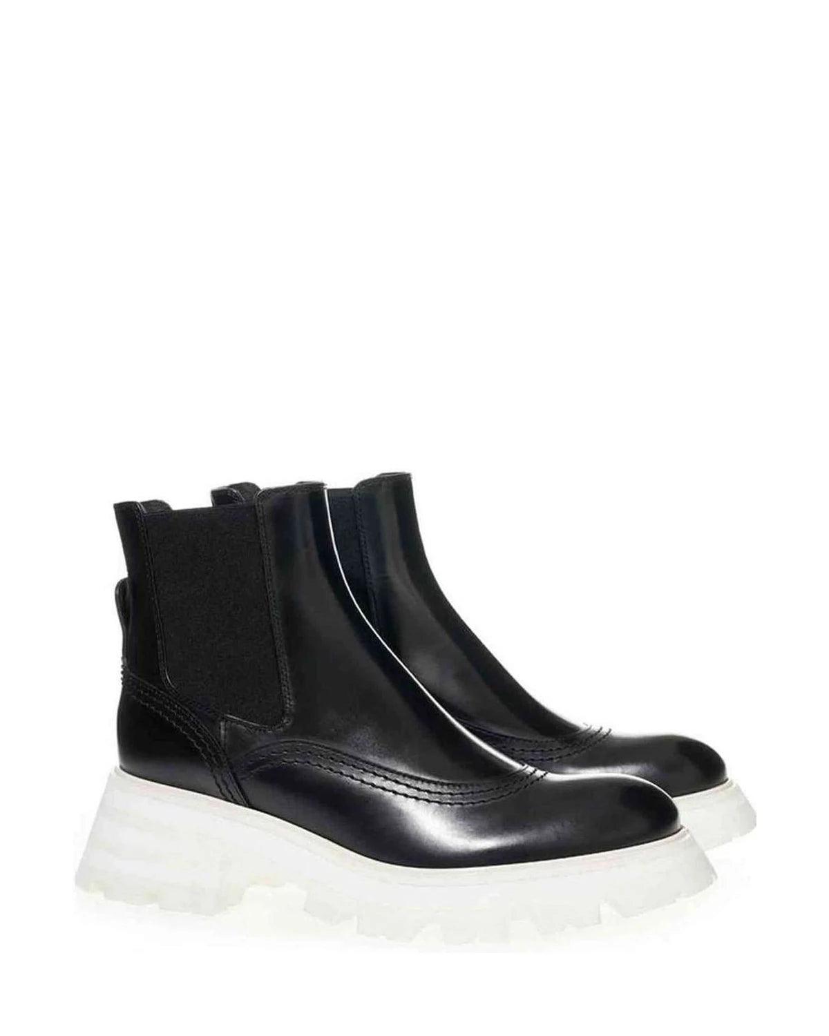 Alexander Mcqueen Black Elegant Leather Boots In Timeless Boots