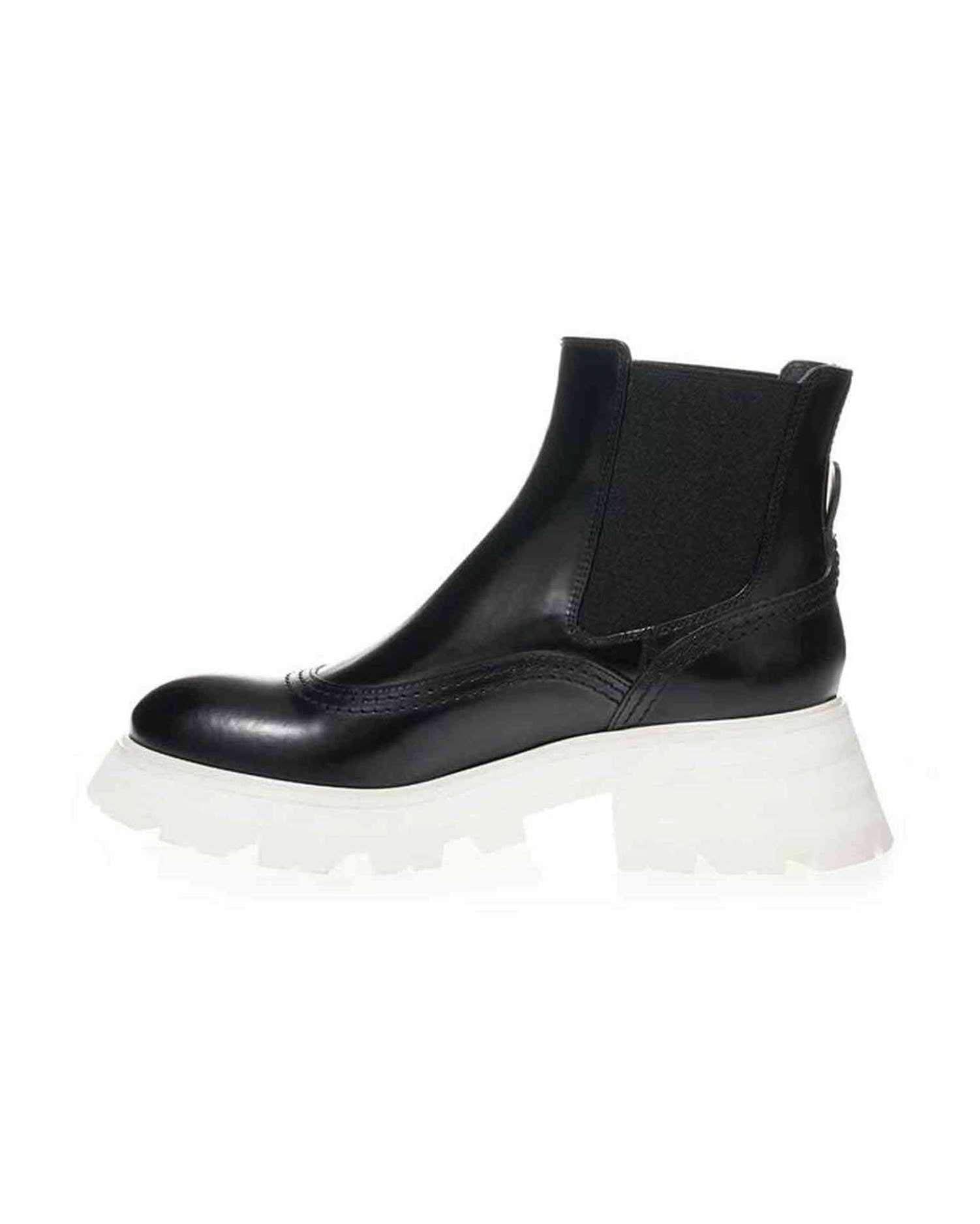 Alexander Mcqueen Black Elegant Leather Boots In Timeless Boots