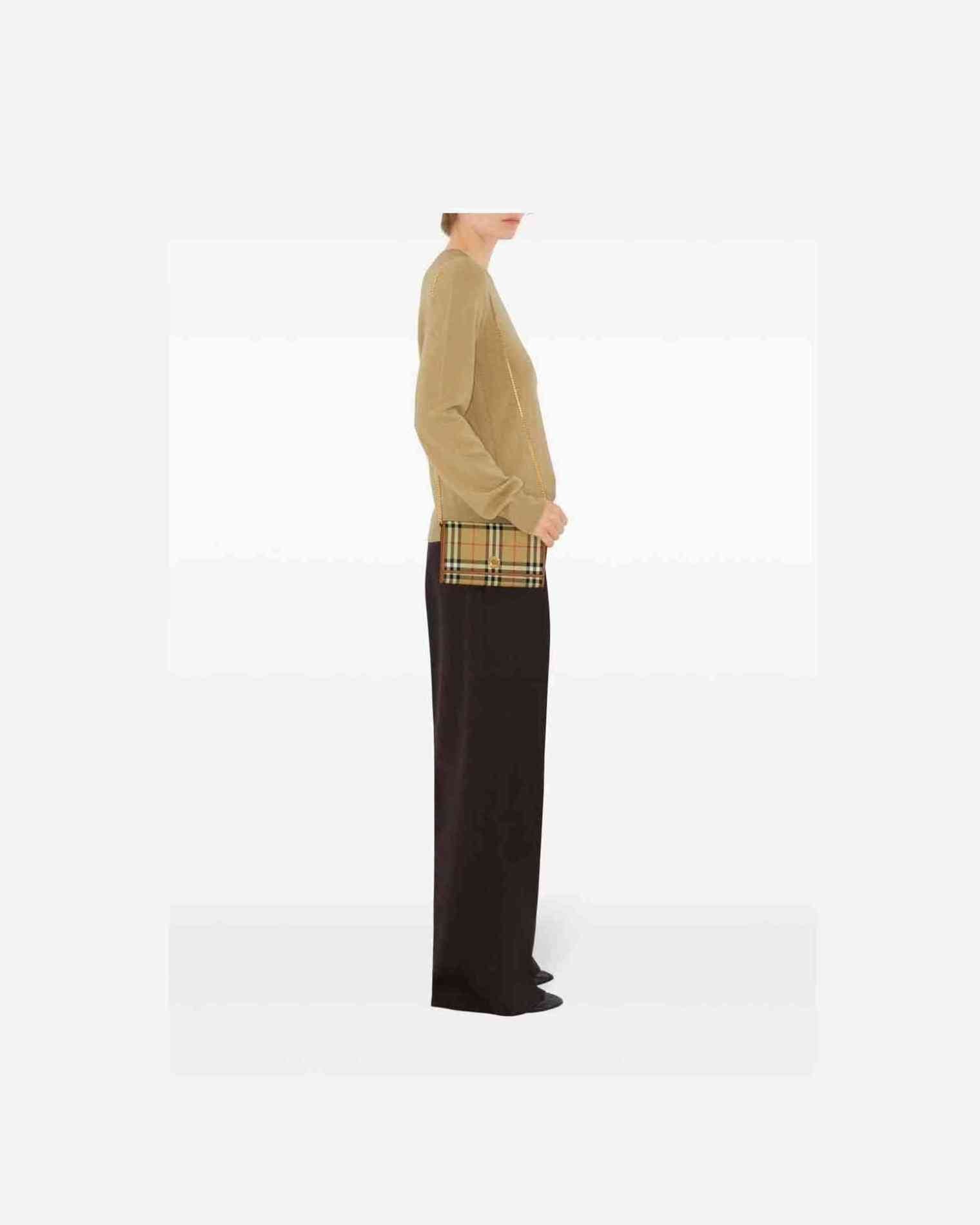 Burberry Beige Bag Glam Steals