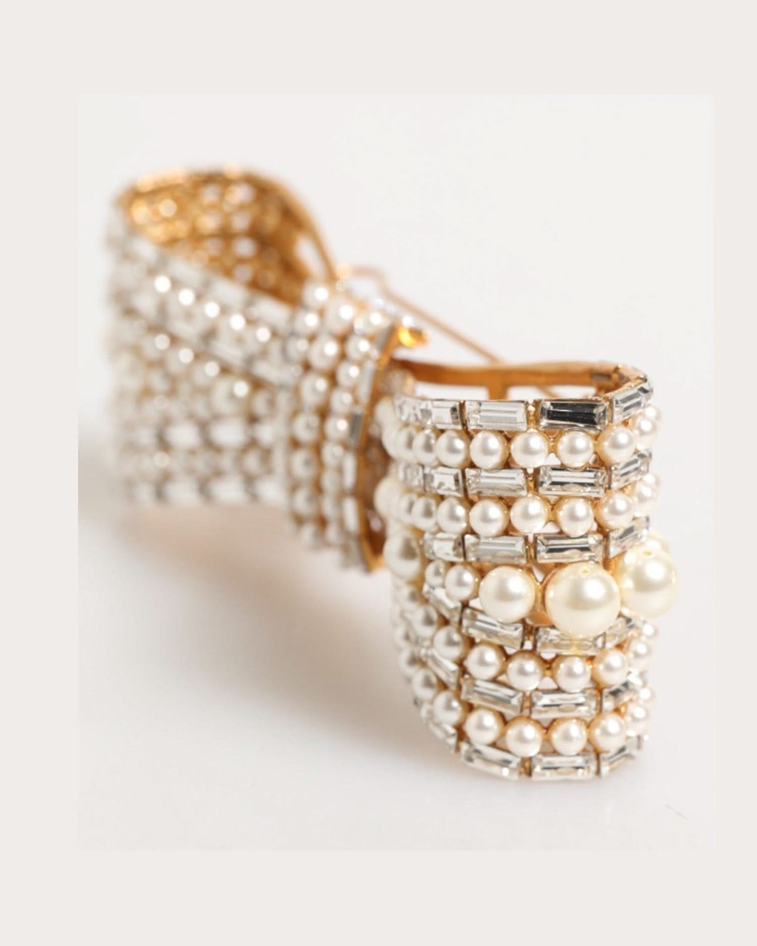 Dolce & Gabbana Gold Brass Glas Crystal Faux Pearl Embellished Brooch Brooches & Lapel Pins