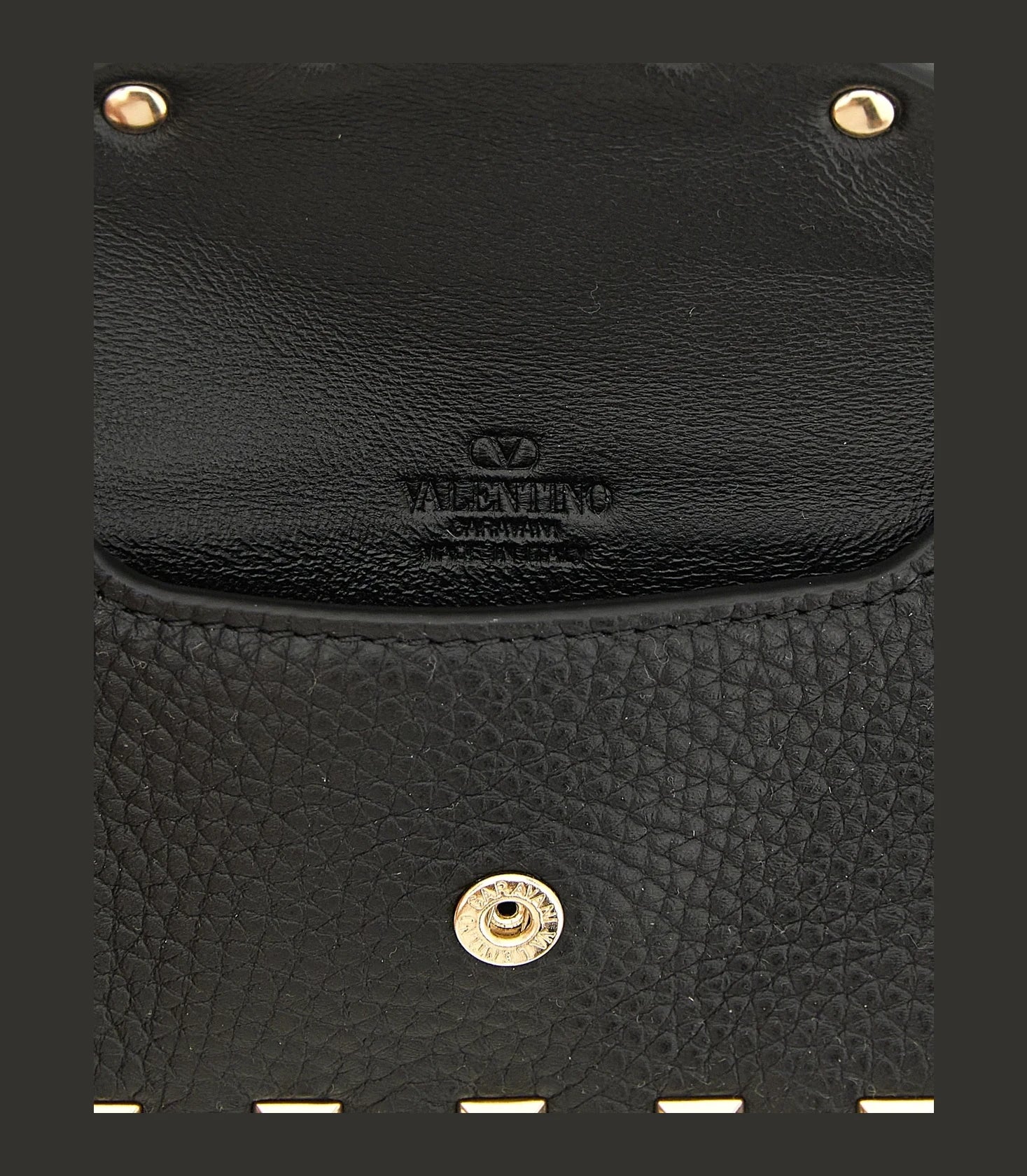Valentino Garavani Keychain in black, Calfskin Leather β view 3