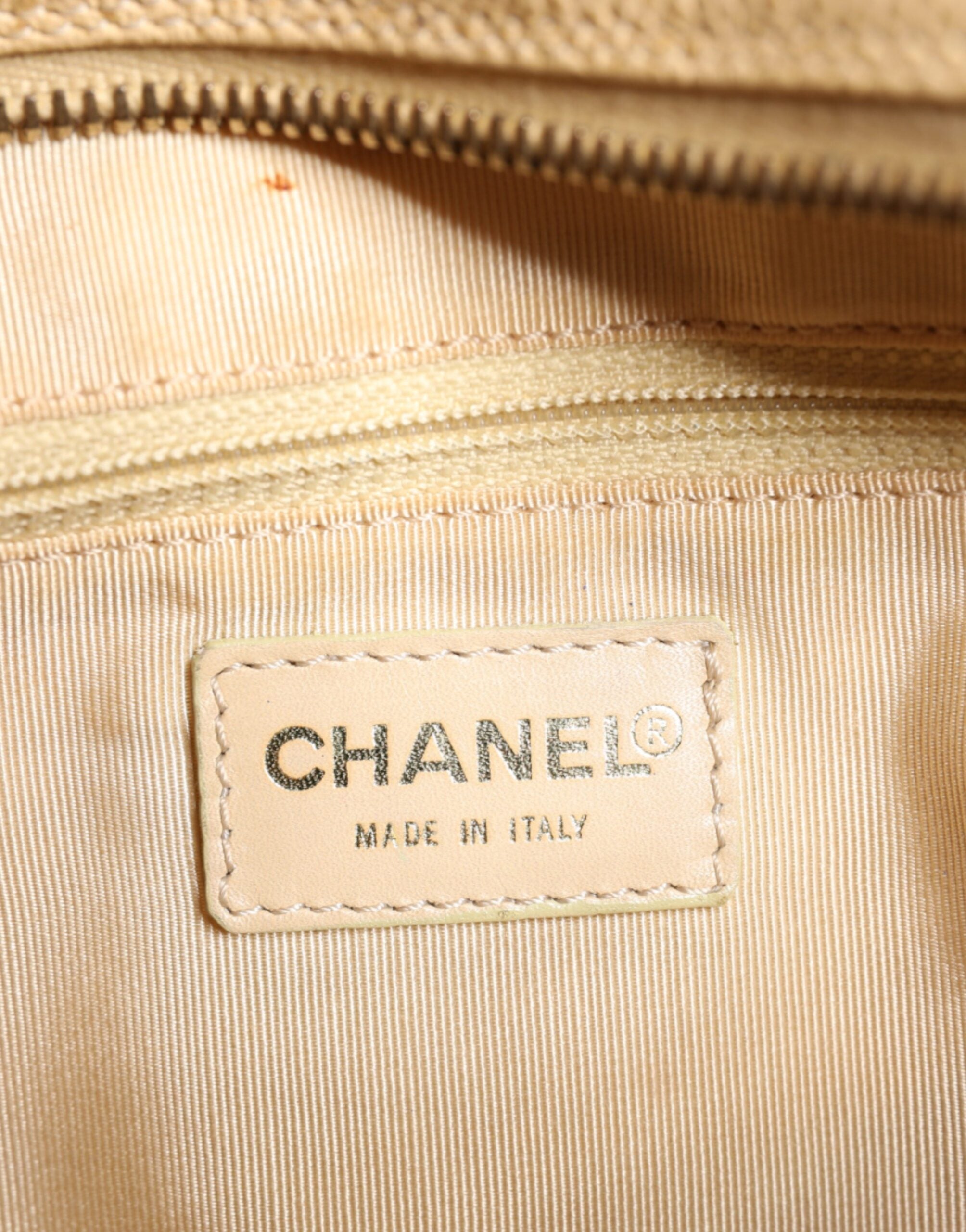 Chanel Caviar De Coco Chain Leather Purse Beige Bag