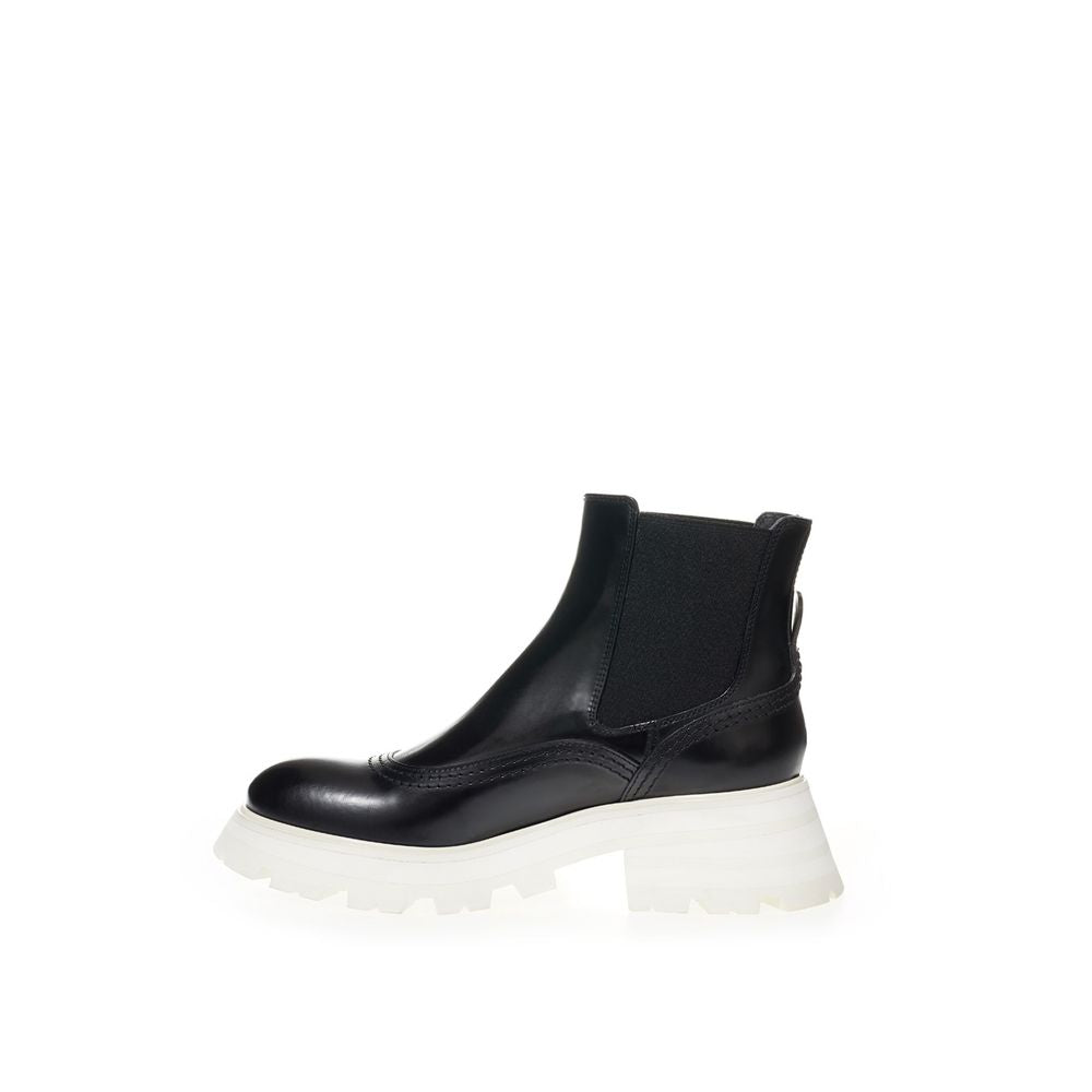 Alexander Mcqueen Elegant Leather Boots In Black Timeless