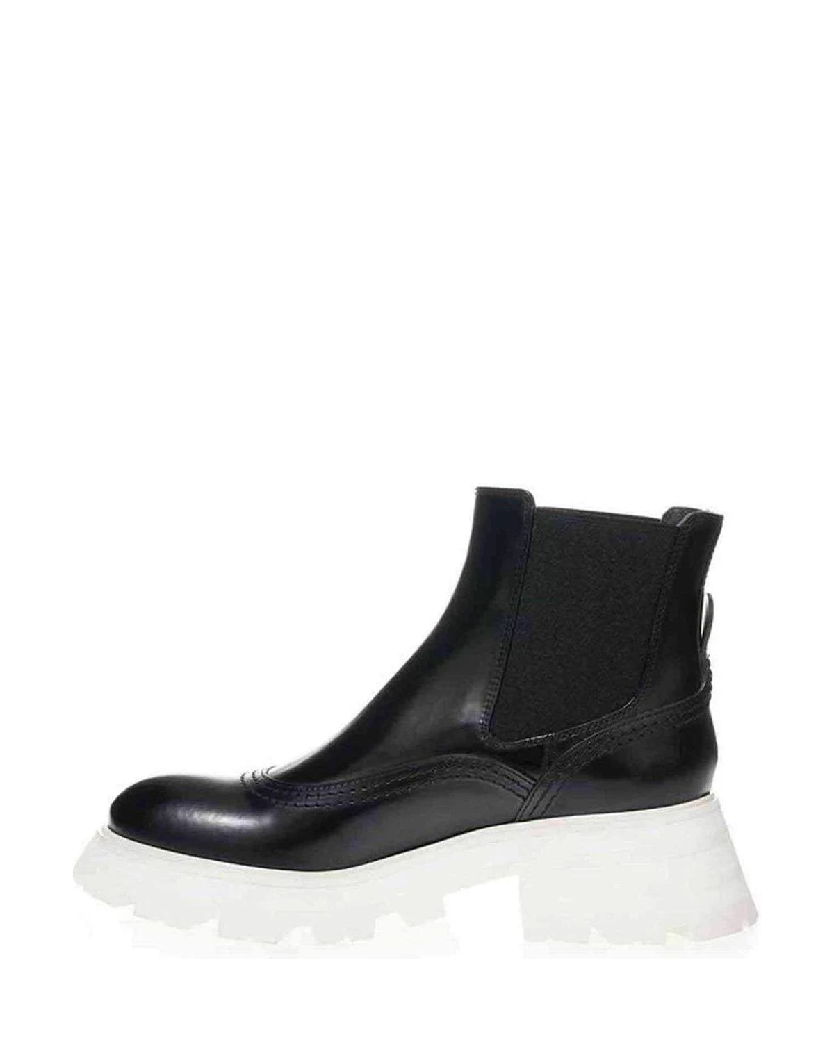Alexander Mcqueen Black Elegant Leather Boots In Timeless Boots