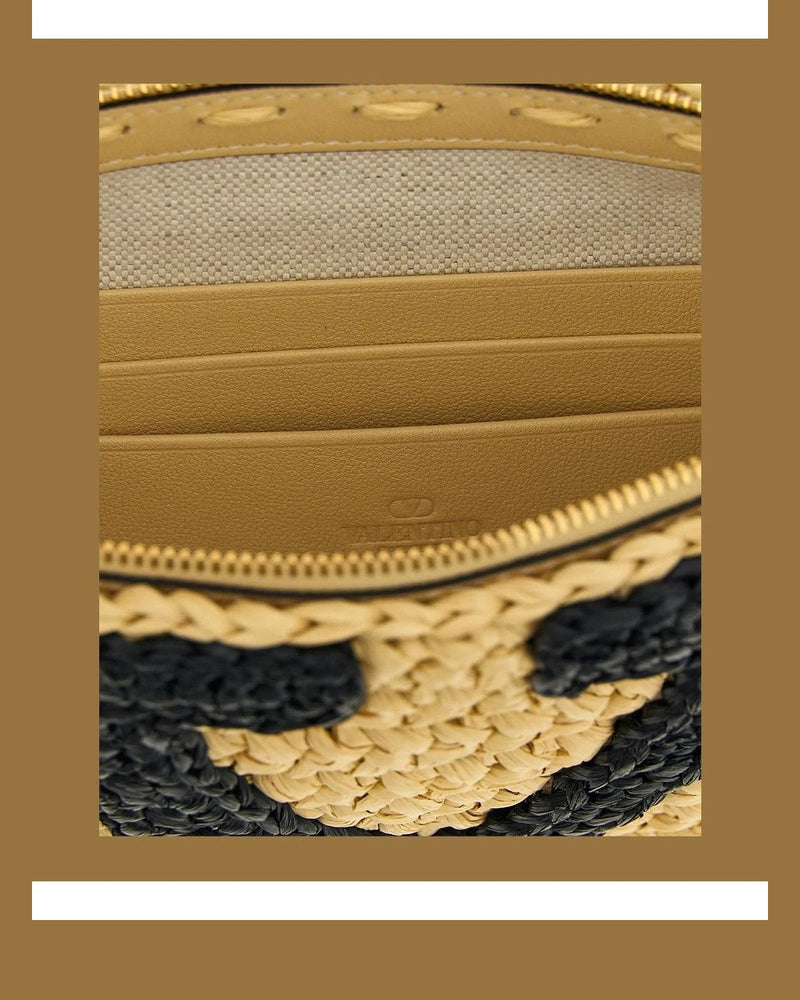 Valentino Garavani Envelope Clutche in black, Viscose — view 4