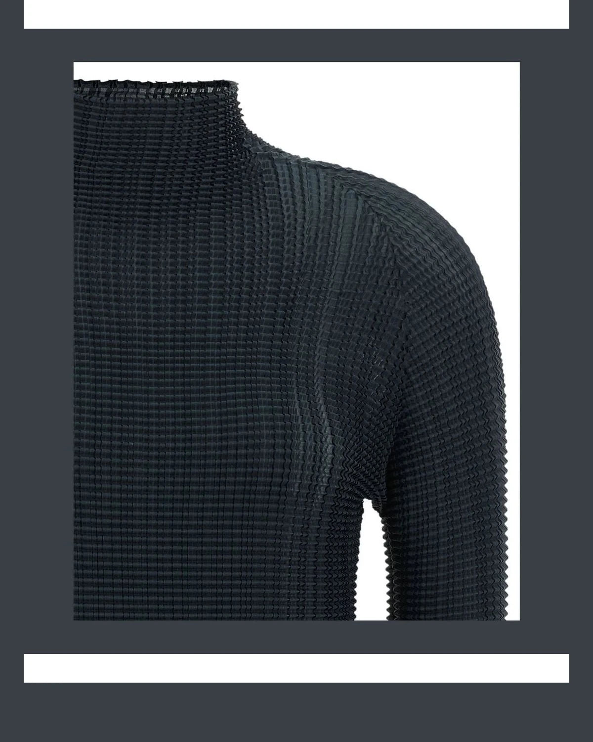 Issey Miyake Cardigan in black, Polyester — view 3