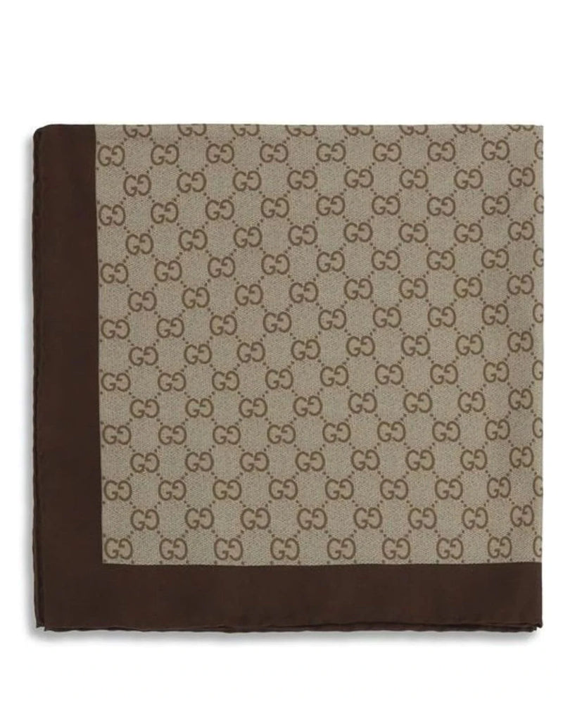 Gucci Scarves & Shawl in beige, Silk