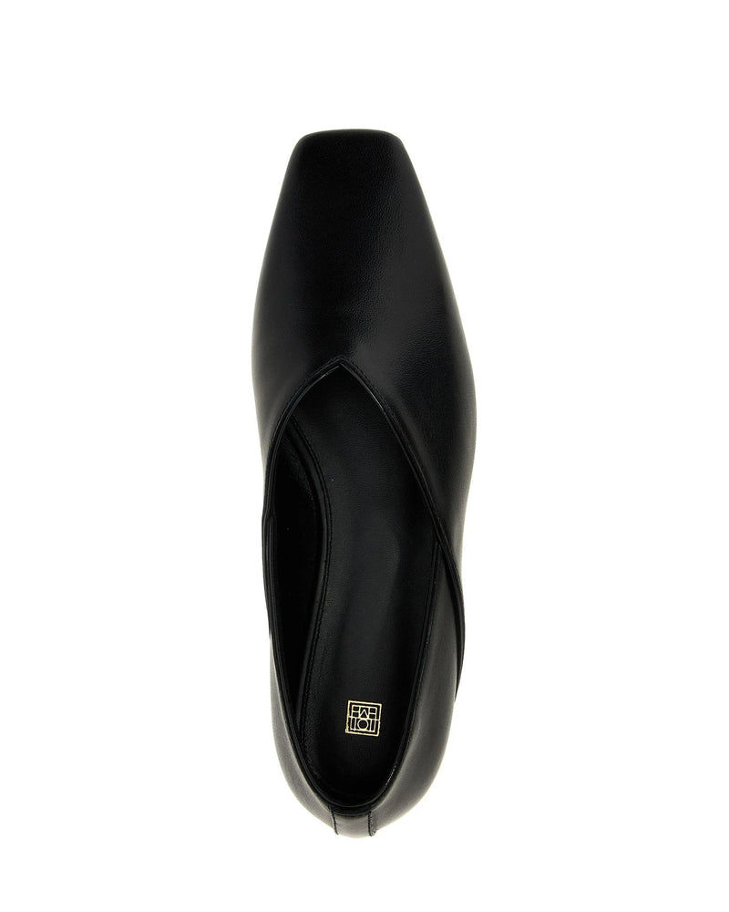 Toteme Ballet Flats in black, Calfskin Leather — view 4